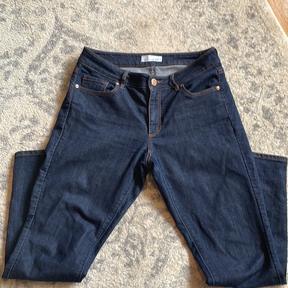 Woman’s Loft Curvy Skinny Jeans - Picture 2 of 8